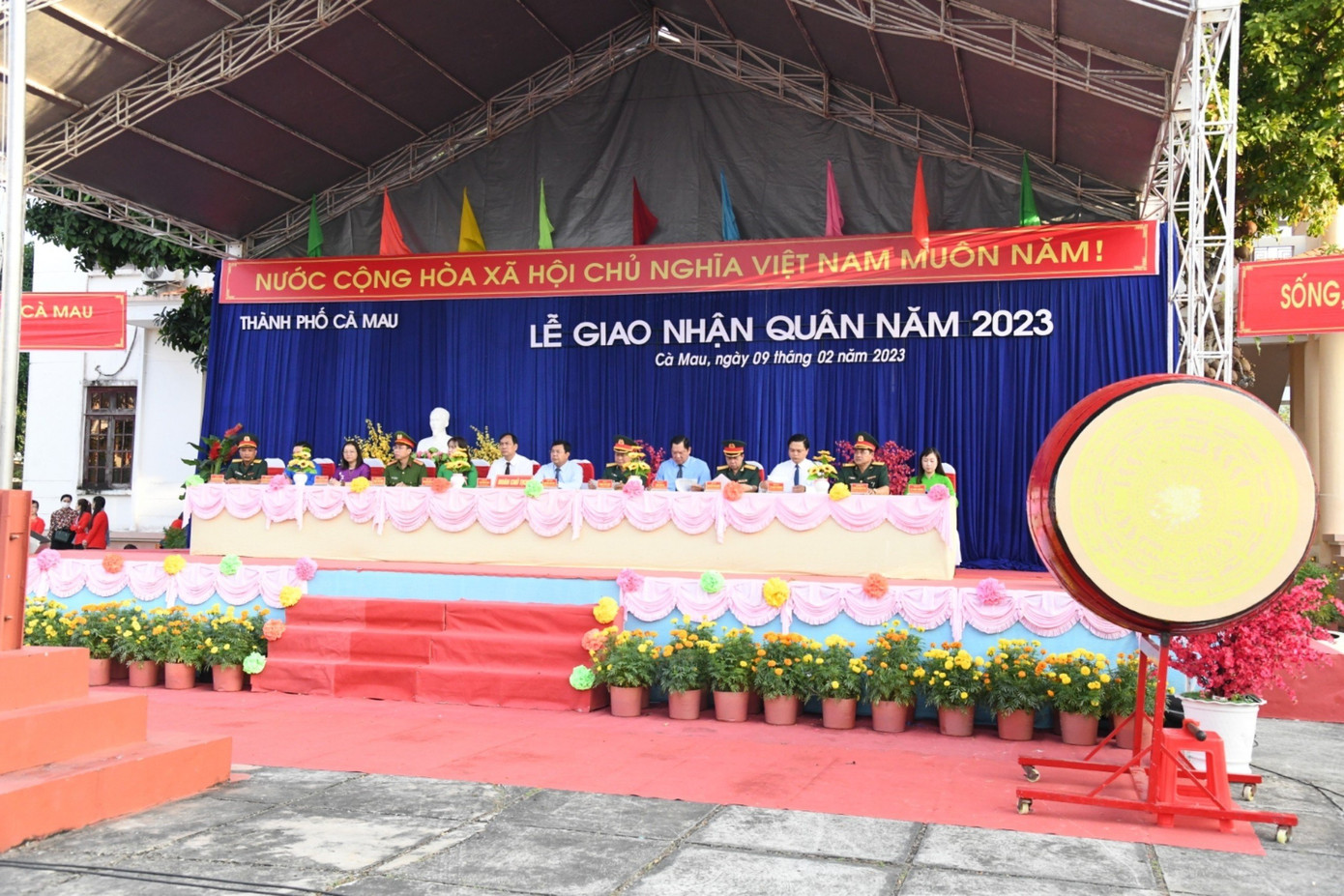 Bí thư Tỉnh ủy Cà Mau tham dự lễ giao nhận quân tại TP. Cà Mau. Bí thư Tỉnh ủy Cà Mau tham dự lễ giao nhận quân tại TP. Cà Mau.