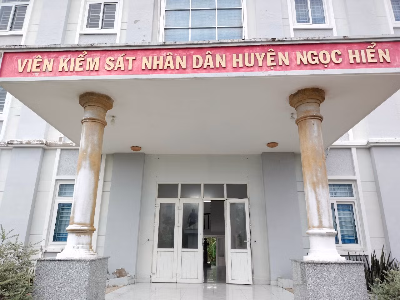 Trong 6 tháng đầu năm 2023, VKSND 2 cấp của tỉnh Cà Mau có nhiều kháng nghị, kiến nghị gửi đến Cơ quan CSĐT, nhà tạm giữ vì phát hiện những vi phạm ở các đơn vị này. Trong 6 tháng đầu năm 2023, VKSND 2 cấp của tỉnh Cà Mau có nhiều kháng nghị, kiến nghị gửi đến Cơ quan CSĐT, nhà tạm giữ vì phát hiện những vi phạm ở các đơn vị này.