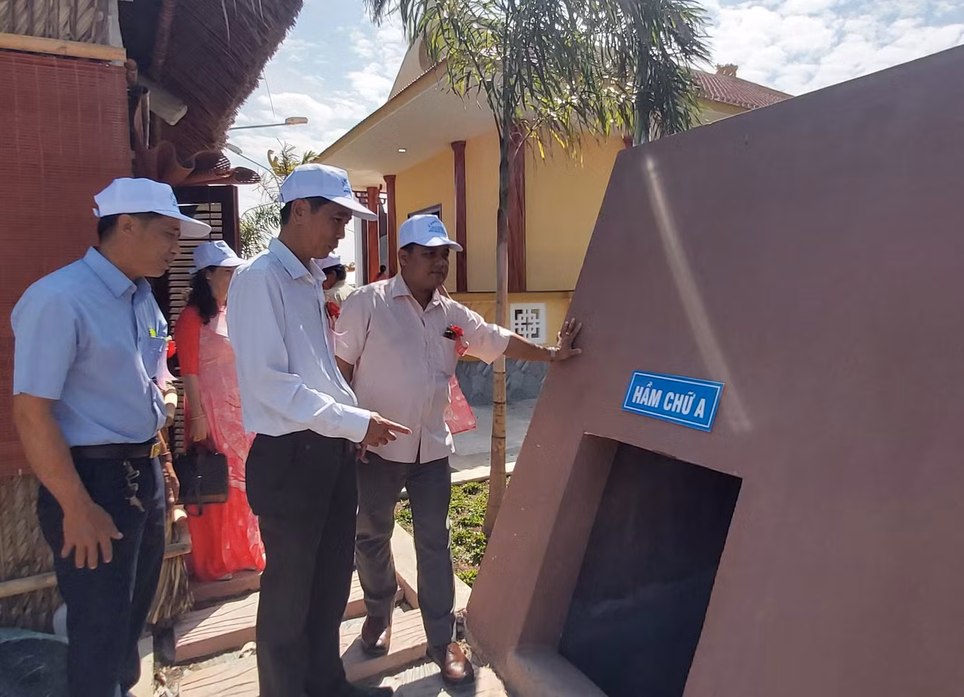Phát biểu tại buổi lễ khánh thành, ông Huỳnh Minh Nguyên, Chủ tịch UBND huyện U Minh cho biết, công trình di tích lịch sử “Nơi ở và làm việc của đồng chí Võ Văn Kiệt” được khánh thành vào ngày hôm nay, có ý nghĩa sâu sắc để tôn vinh và tri ân những cống hiến to lớn, quan trọng của bác đối với sự nghiệp cách mạng vẻ vang của Đảng và dân tộc; đồng thời góp phần giáo dục truyền thống lịch sử cách mạng, lòng yêu nước, tư tưởng chính trị, đạo đức, lối sống, ý chí, khát vọng vươn lên, cống hiến cho các tầng lớp nhân dân, nhất là thế hệ trẻ hôm nay.