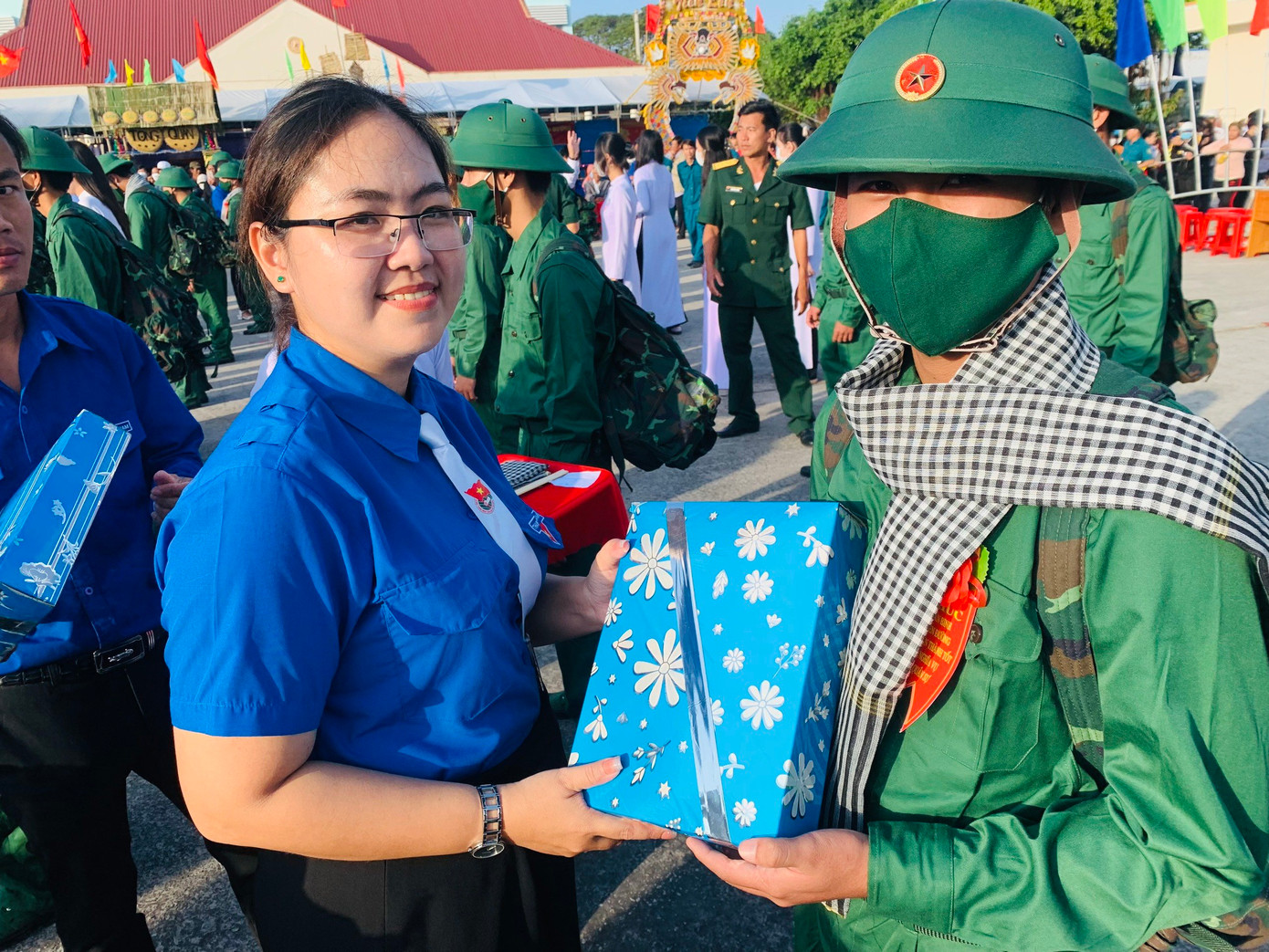 Chị Lý Bảo Trân, Bí thư Huyện Đoàn Thới Bình tại lễ giao nhận quân của huyện Thới Bình. Chị Lý Bảo Trân, Bí thư Huyện Đoàn Thới Bình tại lễ giao nhận quân của huyện Thới Bình.