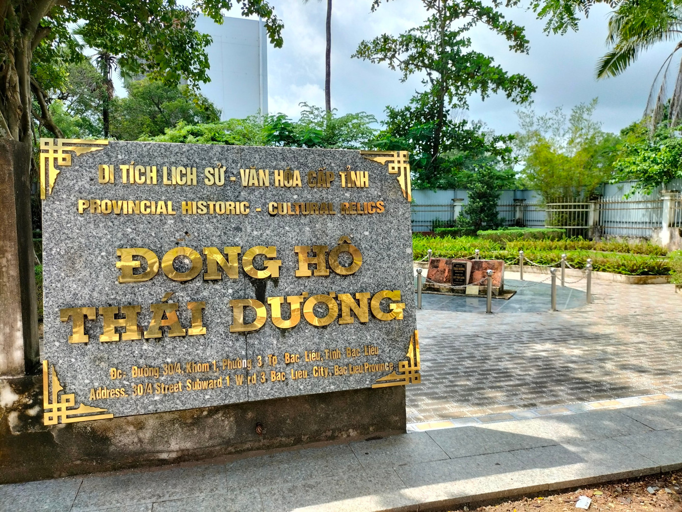 Di tích lịch sử đồng hồ Thái Dương có dấu hiệu xuống cấp nghiêm trọng. Di tích lịch sử đồng hồ Thái Dương có dấu hiệu xuống cấp nghiêm trọng.