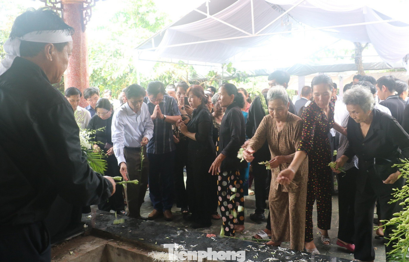 Trong di huấn, ông Lê Phước Thọ chia sẻ "sinh - lão - bệnh - tử” là quy luật đời người không ai vượt qua được. Tuy nhiên, để thanh thản ra đi thì mình phải sống ngay thẳng, sống có ích cho đến tận ngày cuối cùng, không hổ thẹn với lương tâm và tâm nguyện của cha mẹ, dòng tộc, quê hương..."