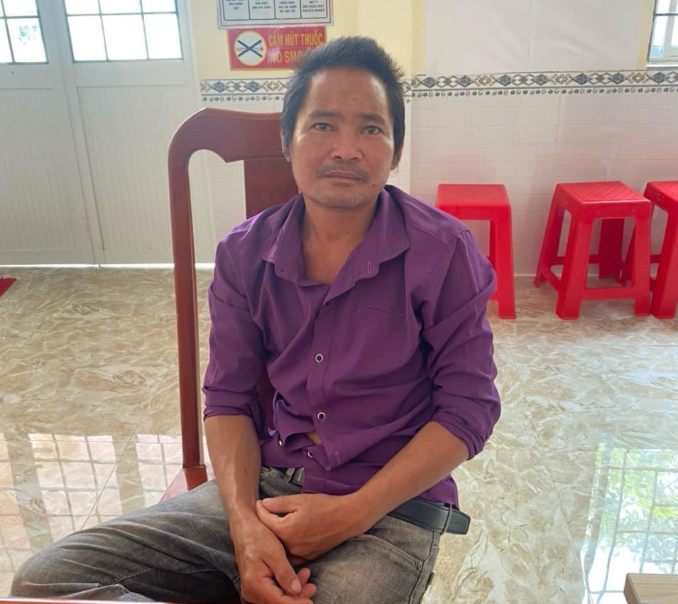 Đối tượng Hùng tại cơ quan công an. Ảnh: Công an cung cấp.