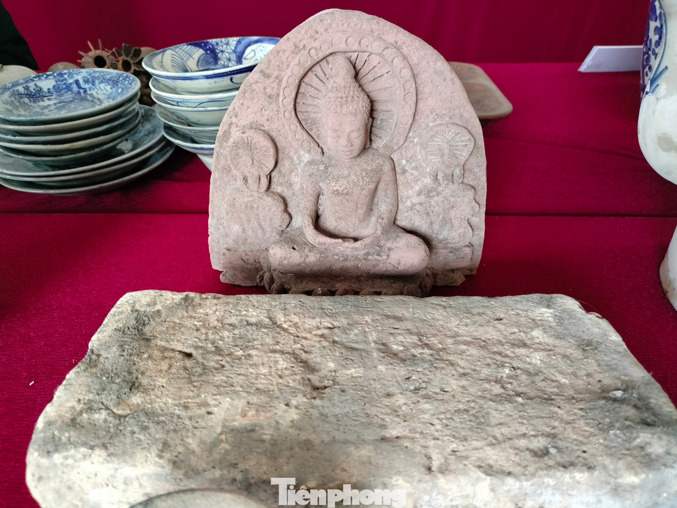 Lớp bụi thời gian đang dần phủ lên những hiện vật này nhưng càng có tác dụng làm sống lại những giá trị nền tảng gắn chặt với tiến trình phát triển của vùng đất phương Nam.