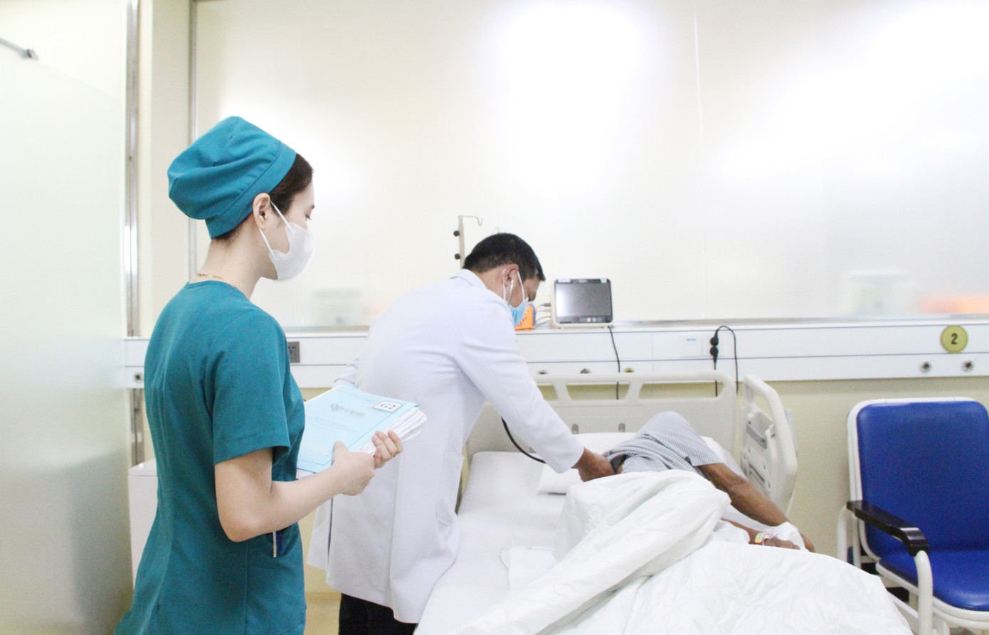 Người đàn ông 68 tuổi bị ong vò vẽ đốt hơn 120 vết đã ổn định sau 3 tuần điều trị. Người đàn ông 68 tuổi bị ong vò vẽ đốt hơn 120 vết đã ổn định sau 3 tuần điều trị.