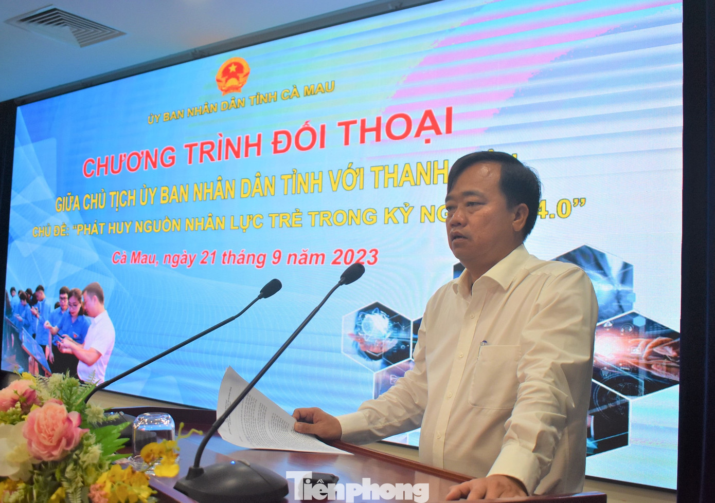 Chủ tịch UBND tỉnh Cà Mau Huỳnh Quốc Việt phát biểu tại buổi đối thoại với thanh niên. Chủ tịch UBND tỉnh Cà Mau Huỳnh Quốc Việt phát biểu tại buổi đối thoại với thanh niên.