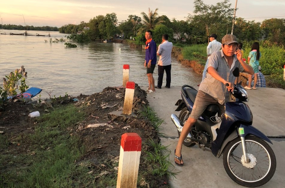 Tuyến đường ô tô về trung tâm xã Nguyễn Huân bị sạt lở nghiêm trọng. Tuyến đường ô tô về trung tâm xã Nguyễn Huân bị sạt lở nghiêm trọng.