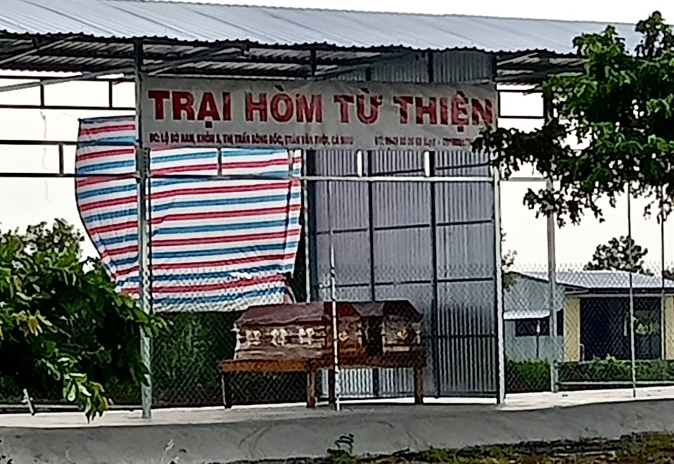 "Trại hòm từ thiện" đã được di dời.