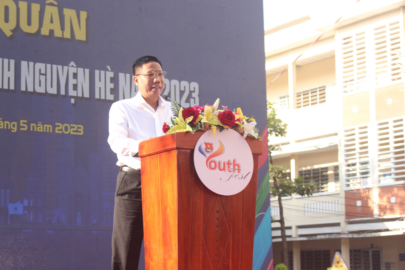 Ông Nguyễn Thực Hiện, Phó Chủ tịch UBND, Trưởng Ban Chỉ đạo Chương trình phát triển thanh niên thành phố Cần Thơ giai đoạn 2021 – 2030 phát biểu tại buổi lễ. Ảnh: PV.