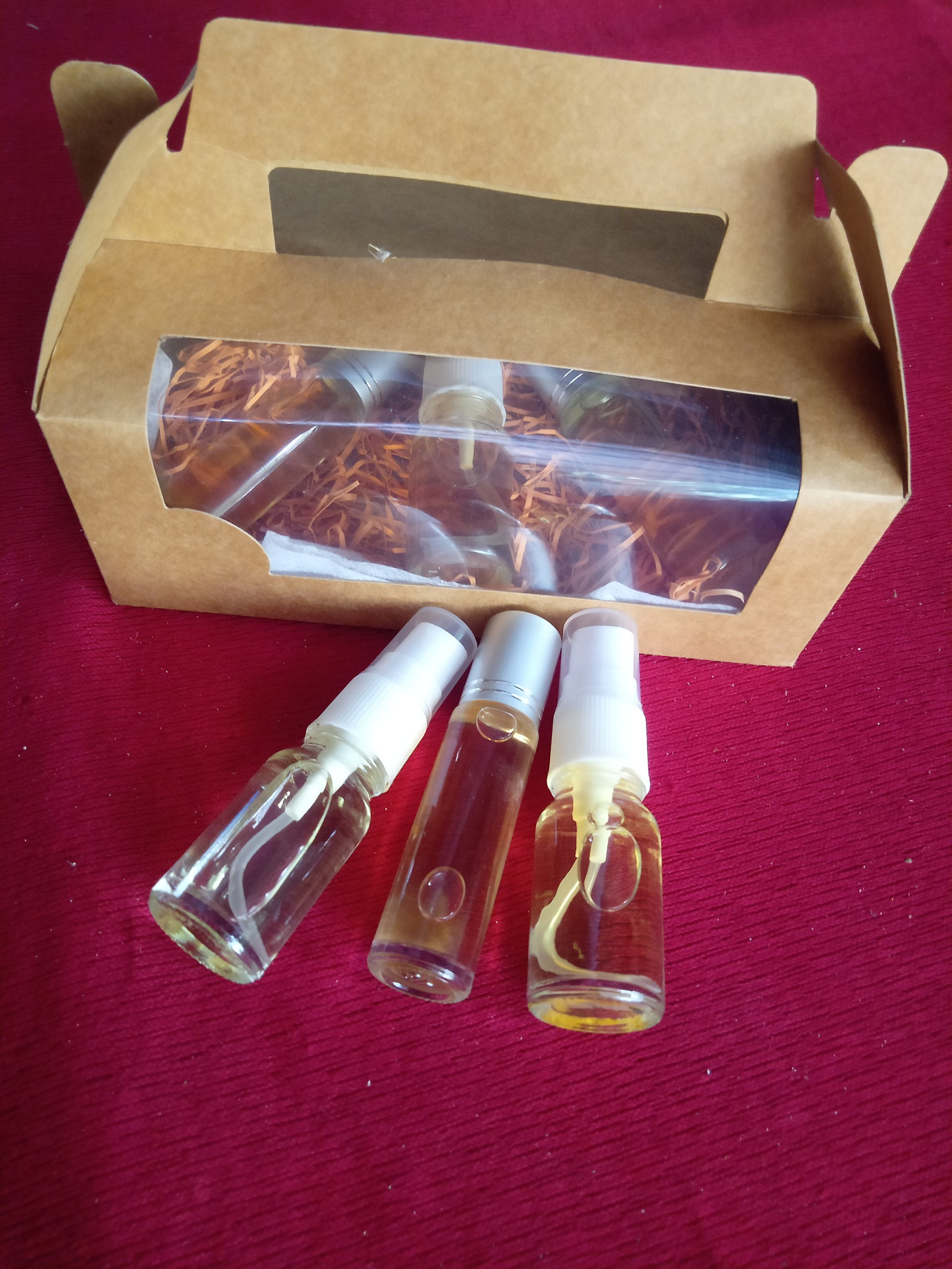 Ông Phương tận dụng khoảng trống và bóng mát của những cây thanh long leo trên cây mắm để mở rộng trồng nấm nữ hoàng. Sản phẩm nấm tươi đang được lão nông này làm sản phẩm khô và ông còn nghiên cứu để thực hiện chiết xuất lấy tinh chất của nấm thành công. Ông Phương tận dụng khoảng trống và bóng mát của những cây thanh long leo trên cây mắm để mở rộng trồng nấm nữ hoàng. Sản phẩm nấm tươi đang được lão nông này làm sản phẩm khô và ông còn nghiên cứu để thực hiện chiết xuất lấy tinh chất của nấm thành công.