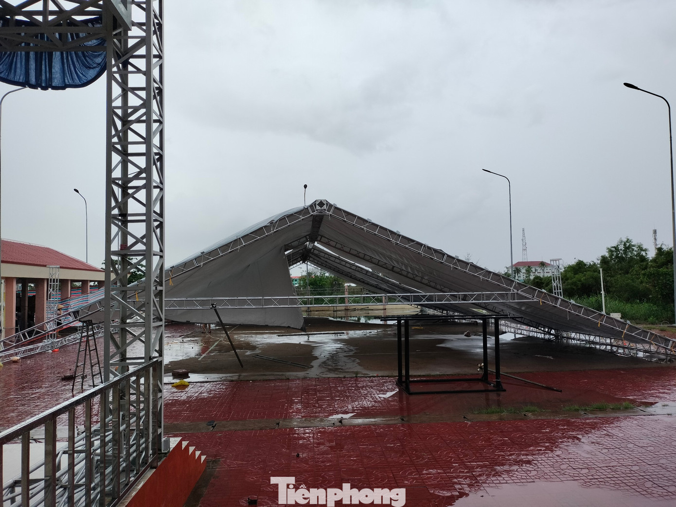 Công trình được khởi công xây dựng từ năm 2021, đến năm 2022 xây dựng hoàn chỉnh, nhưng đến nay vẫn còn một số hạng mục chưa thể làm được như sân bóng, hồ bơi…