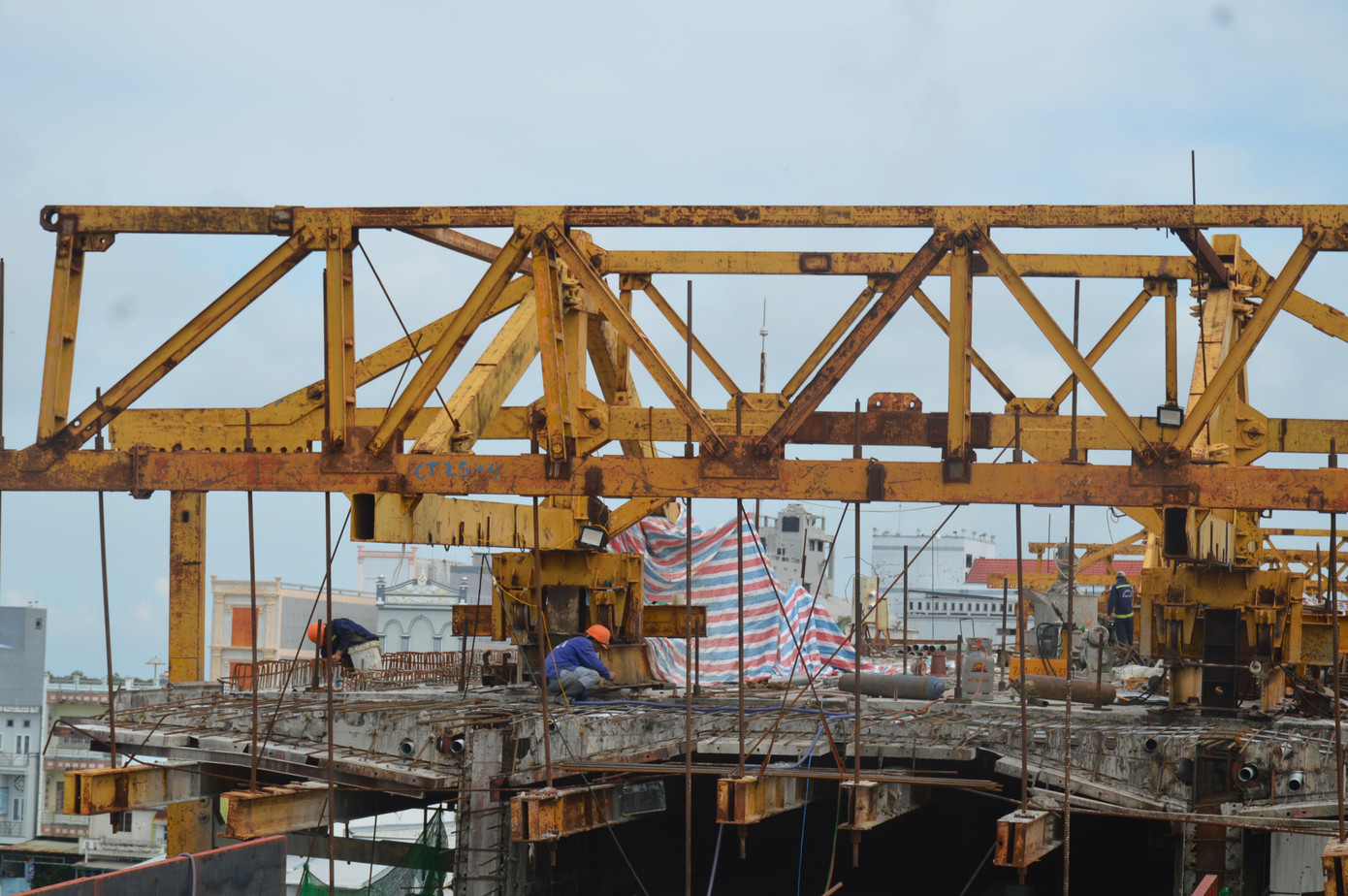 Dự án cầu qua sông Ông Đốc là một thành phần thuộc dự án chung xây dựng cầu, tuyến trục Đông Tây và cầu Gành Hào với tổng đầu tư hơn 2.100 tỷ đồng. Dự án cầu qua sông Ông Đốc là một thành phần thuộc dự án chung xây dựng cầu, tuyến trục Đông Tây và cầu Gành Hào với tổng đầu tư hơn 2.100 tỷ đồng.