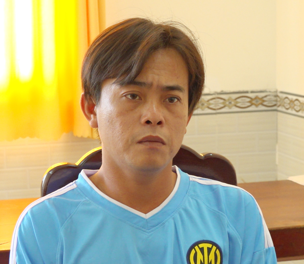 Lê Chí Bền tại cơ quan công an.