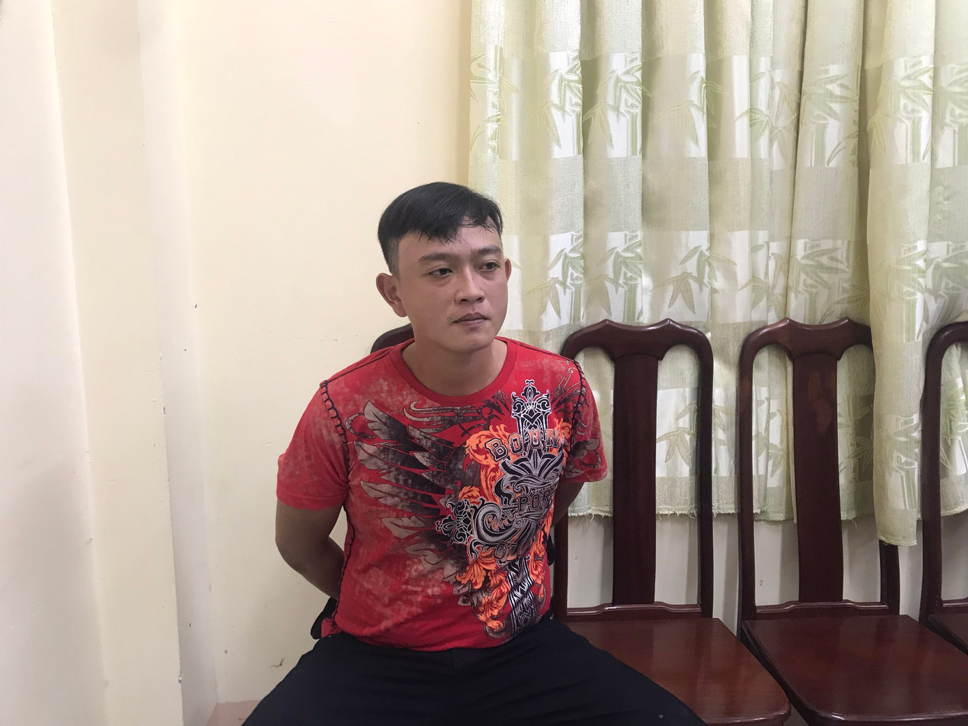 Nghi phạm Khoa tại cơ quan công an. Nghi phạm Khoa tại cơ quan công an.