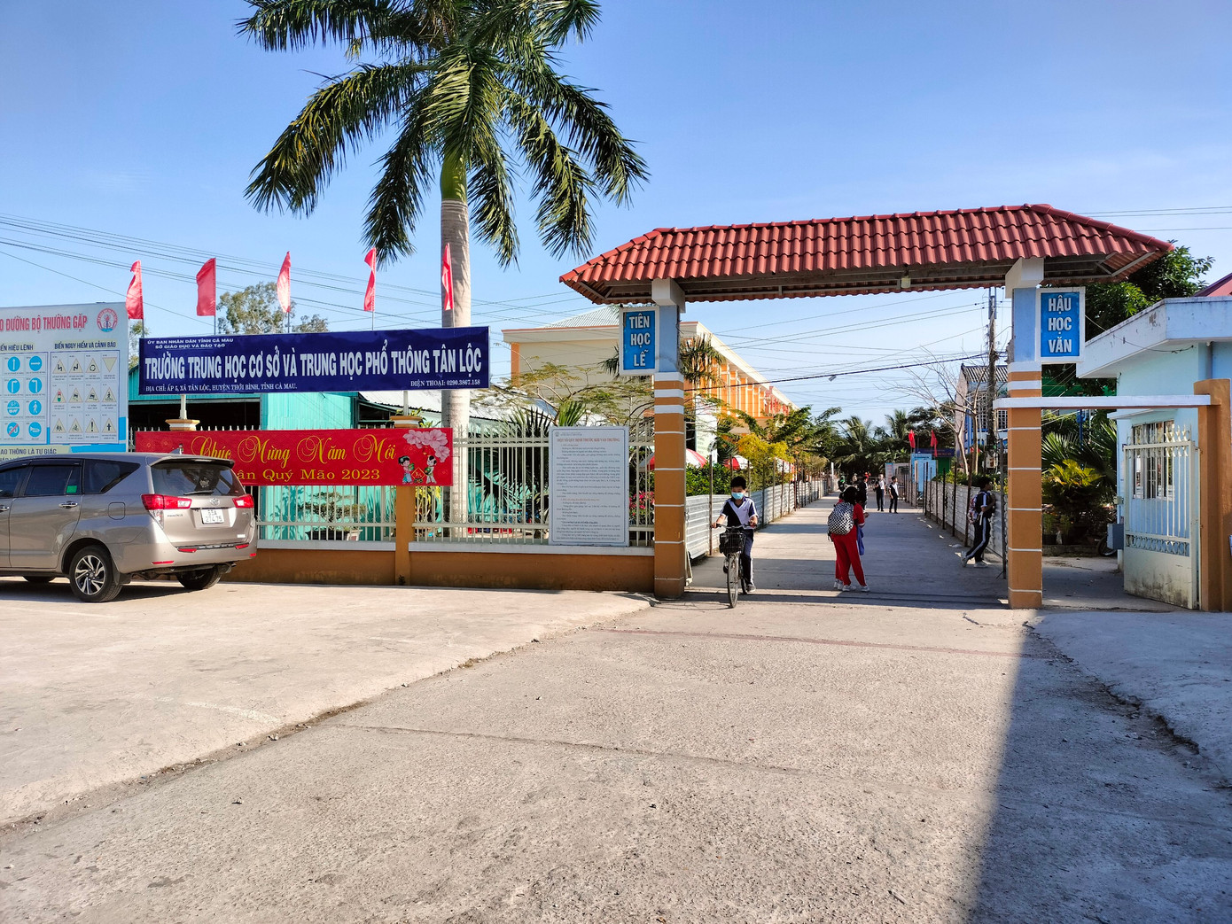 Trường THCS – THPT Tân Lộc (huyện Thới Bình, tỉnh Cà Mau). Trường THCS – THPT Tân Lộc (huyện Thới Bình, tỉnh Cà Mau).