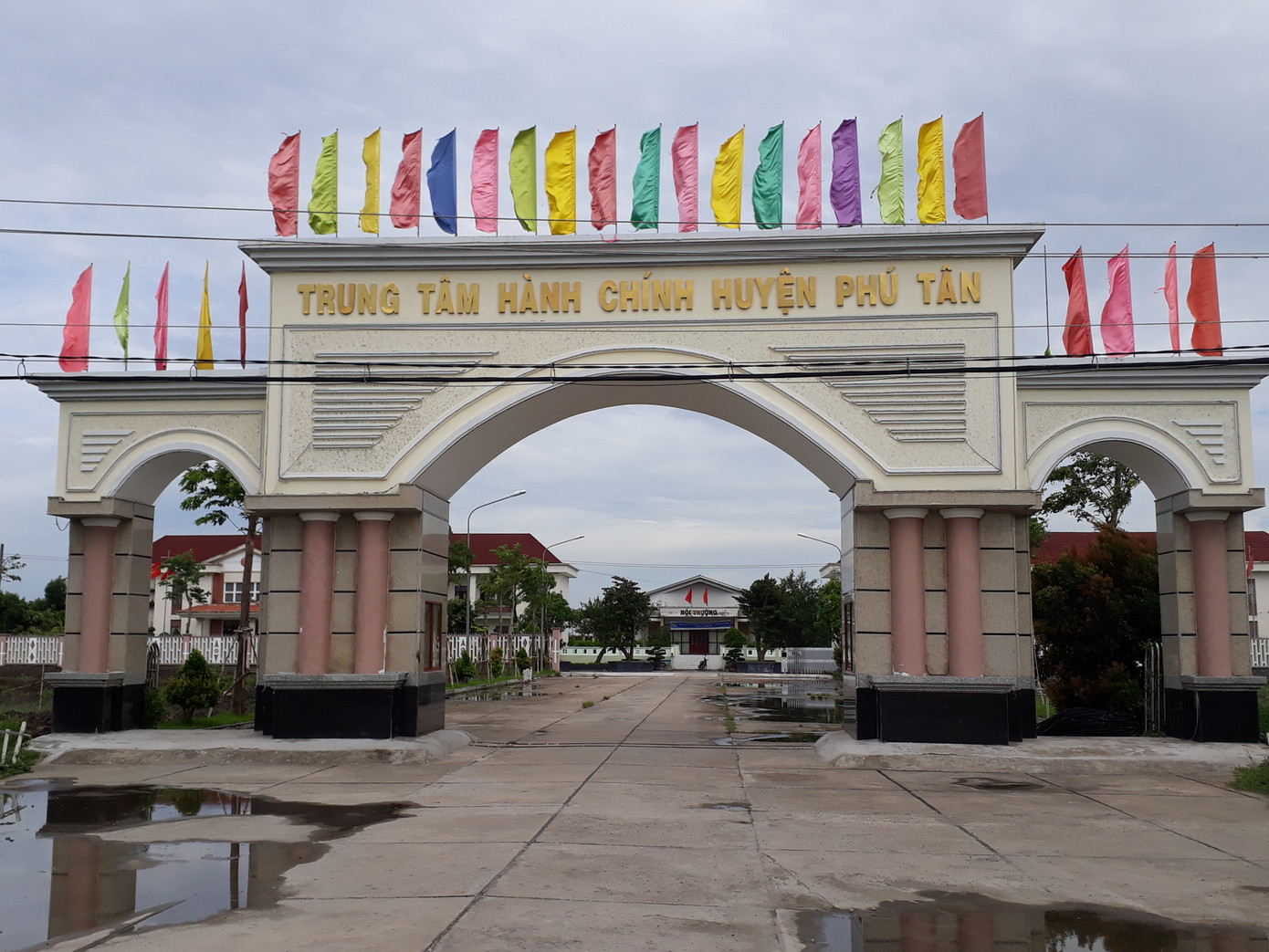 Khu trung tâm hành chính huyện Phú Tân. Khu trung tâm hành chính huyện Phú Tân.