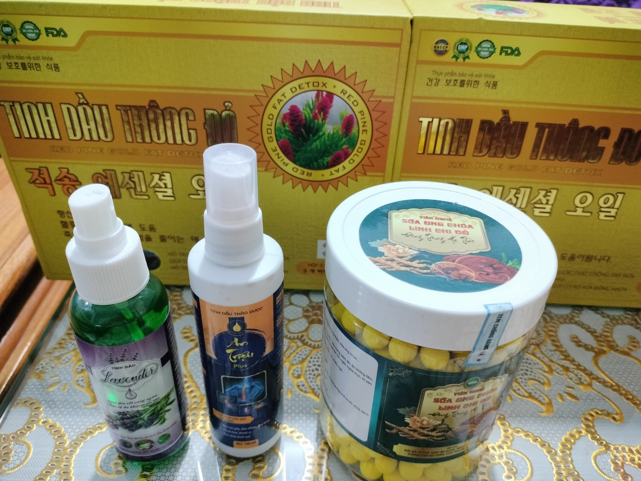 Tinh dầu thông đỏ được nhân viên bán với giá 2 triệu đồng/hộp.