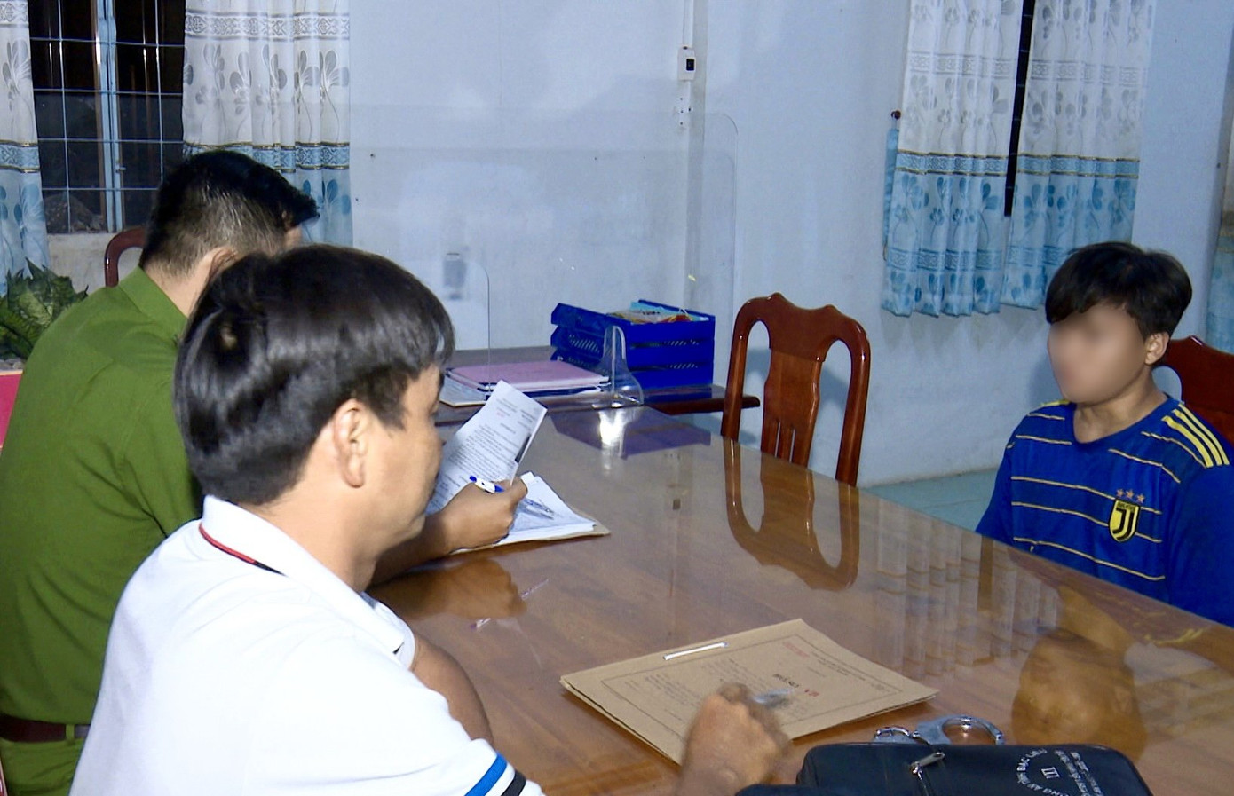 Khang tại cơ quan công an. (Ảnh: Trọng Nguyễn).