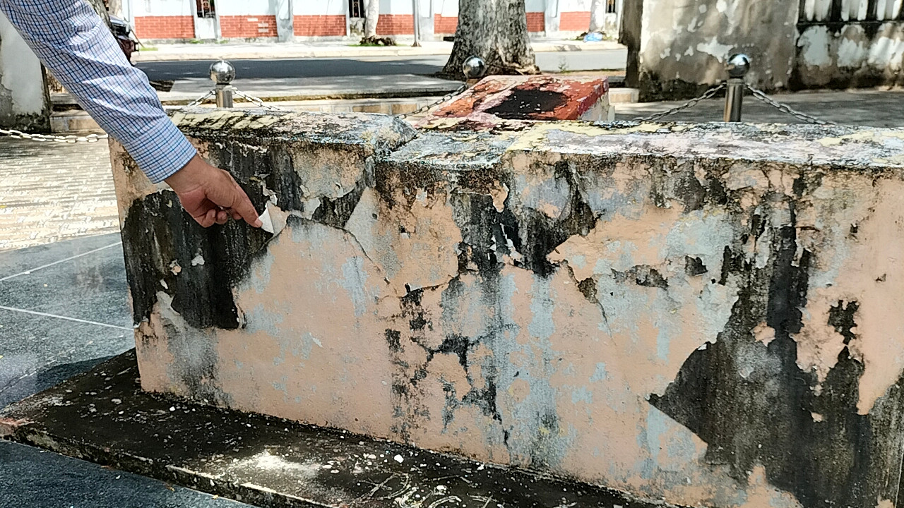 Trước tình trạng mưa nắng, chiếc đồng hồ "có một không hai” ở Việt Nam này có nguy cơ hư hỏng nặng và khó phục hồi nếu không sớm có biện pháp trùng tu.