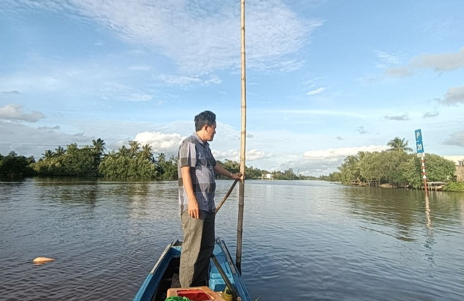 Ngành chức năng và người dân đang tìm kiếm thi thể ông K.