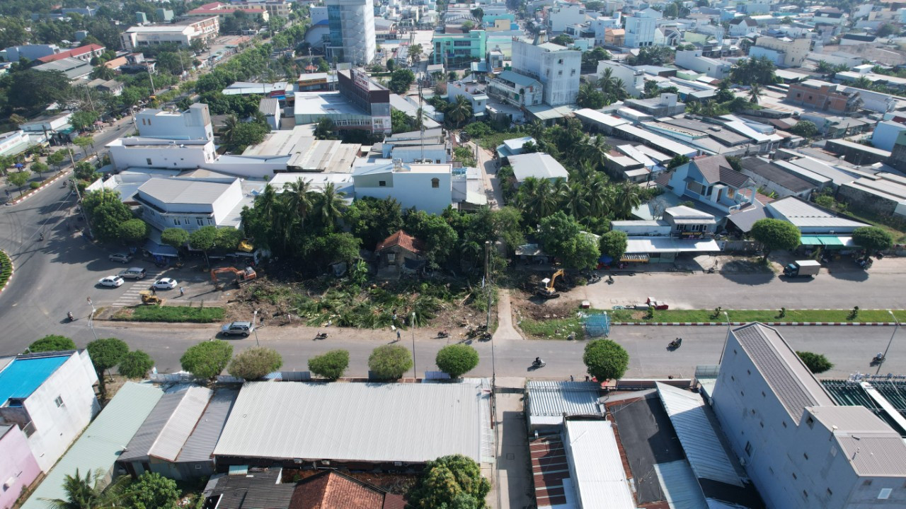 Tuyến đường vào trung tâm thành phố Bạc Liêu sắp được thông tuyến. Tuyến đường vào trung tâm thành phố Bạc Liêu sắp được thông tuyến.