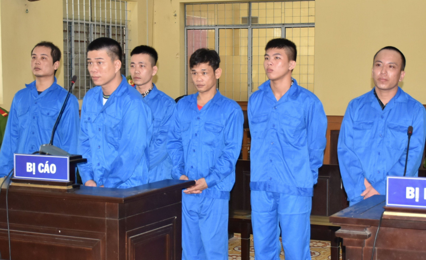 Các bị cáo tại phiên toà sơ thẩm. Ảnh: Mỹ Pha.