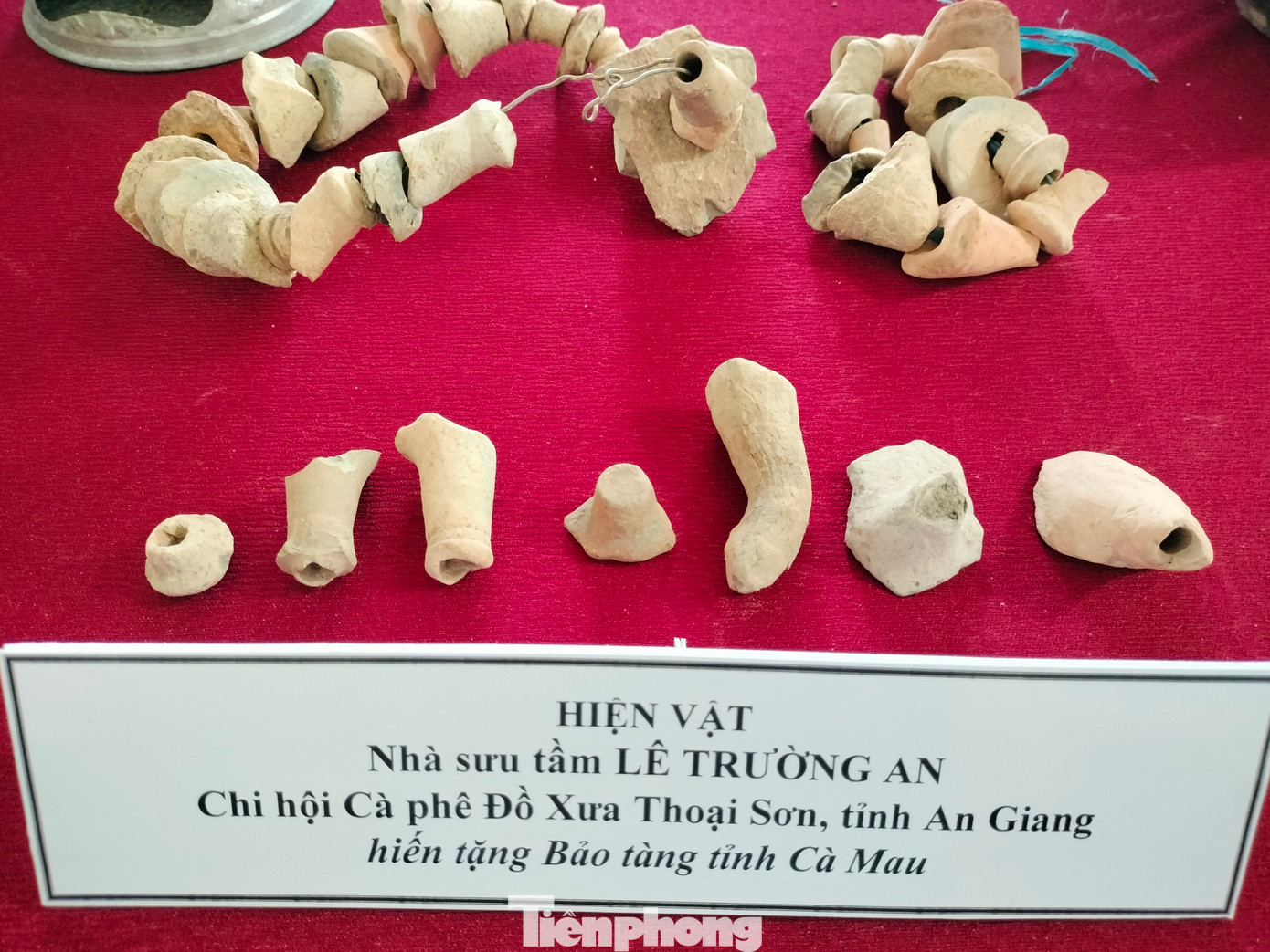 Những hiện vật lặng im sau lớp bụi thời gian kia chính là tiếng nói về đời sống văn hóa của ông bà ta thuở xưa, là hơi thở của cội nguồn mà lớp lớp thế hệ mai sau vẫn cần được biết và trân trọng.
