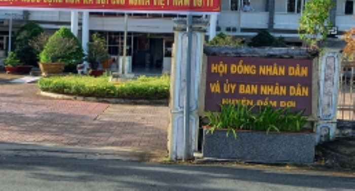 UBND huyện Đầm Dơi.