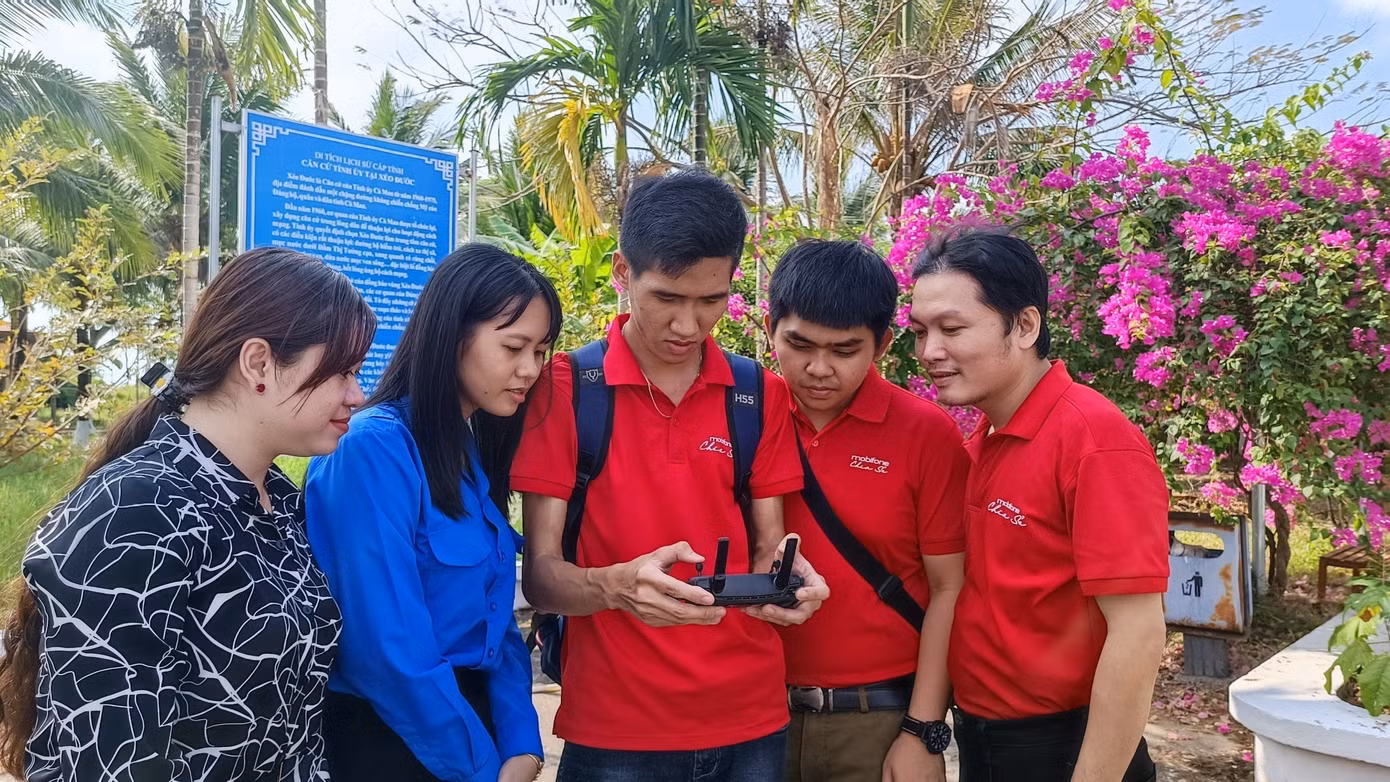 Mobifone và Tỉnh Đoàn Cà Mau thực hiện khảo sát và ghi hình ảnh tại Khu căn cứ Tỉnh ủy Xẻo Đước.