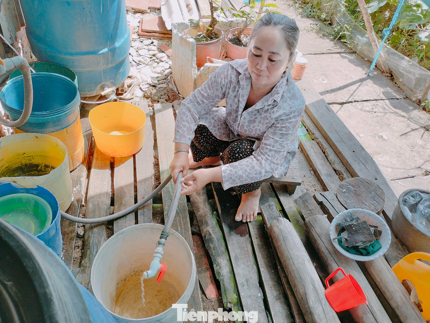 Nước sạch chảy nhỏ nhưng đôi khi ba bốn ngày mới có nước một lần.