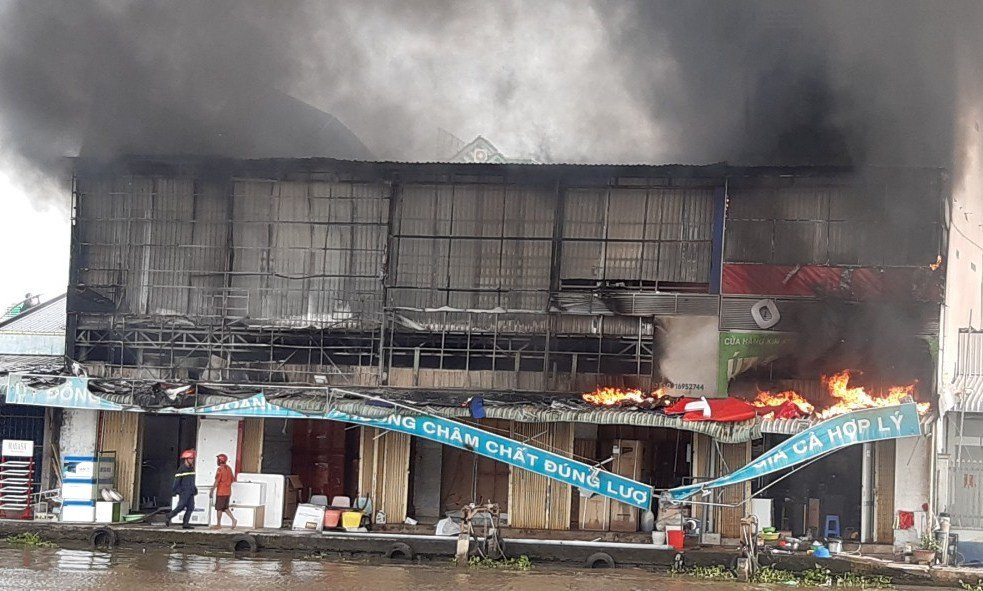 Hiện trường vụ cháy gây thiệt hại tài sản lớn nhất tại Bạc Liêu. Hiện trường vụ cháy gây thiệt hại tài sản lớn nhất tại Bạc Liêu.