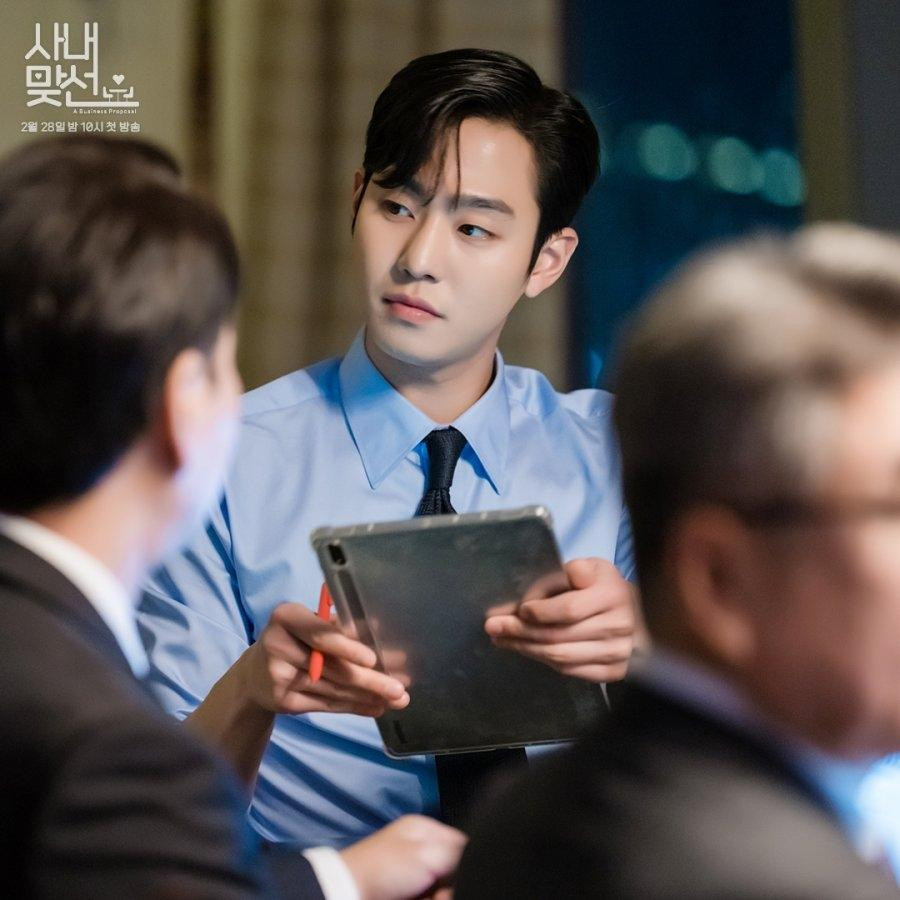 Ahn Hyo Seop ghi điểm cả về ngoại hình lẫn diễn xuất. Ahn Hyo Seop ghi điểm cả về ngoại hình lẫn diễn xuất.