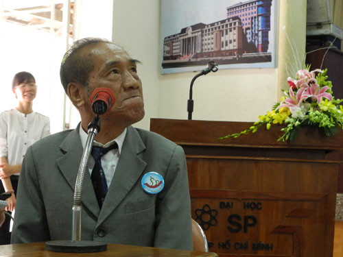 Trong một buổi trò chuyện với giáo viên, nhà giáo ưu tú Nguyễn Ngọc Ký ưu tư khi nghĩ về thầy giáo cũ, thầy Hoàng Như Mai