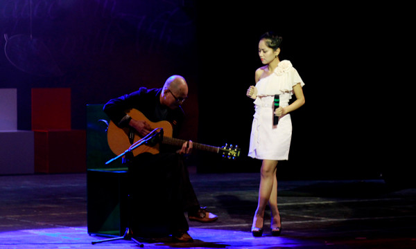 Nhiều ca khúc được phổ nhạc từ thơ Vi Thùy Linh cũng được các nghệ sĩ trình diễn