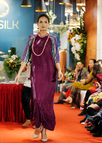 Nghệ sĩ Chiều Xuân khoe nhan sắc rạng rỡ trong tà áo dài ảnh 11