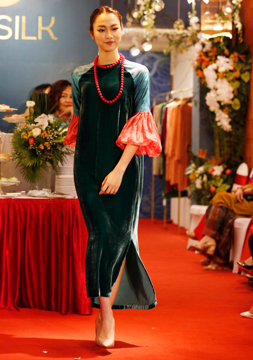 Nghệ sĩ Chiều Xuân khoe nhan sắc rạng rỡ trong tà áo dài ảnh 8