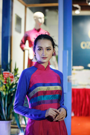 Nghệ sĩ Chiều Xuân khoe nhan sắc rạng rỡ trong tà áo dài ảnh 10