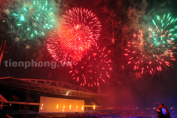 Đêm hội pháo hoa rực rỡ mừng Thủ đô nghìn tuổi ảnh 5