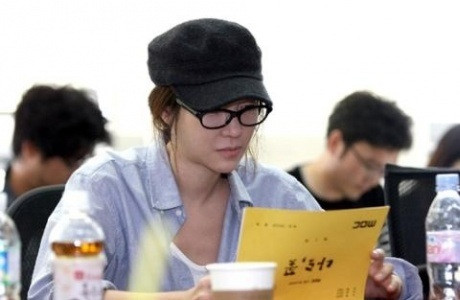 Lee Ji Ah nhận kịch bản mới. Lee Ji Ah nhận kịch bản mới