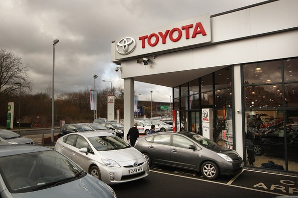 Một đại lý bán xe Toyota tại London, Anh. (Getty Images)