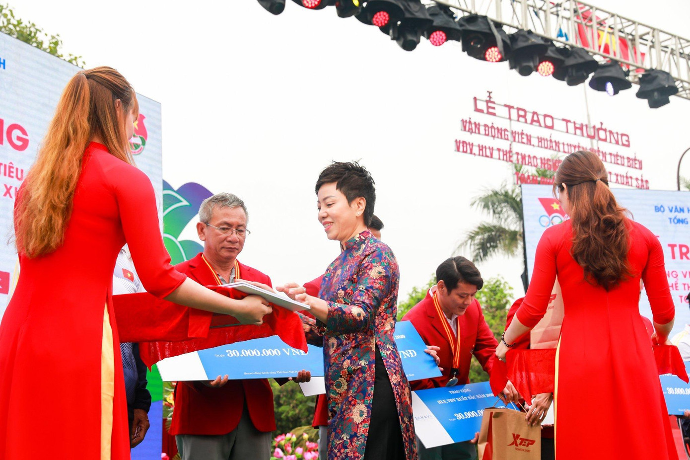 Chương trình do Tổng cục Thể dục Thể thao tổ chức nhằm kỷ niệm 75 năm Ngày truyền thống ngành TDTT (27/3/1946-27/3/2021); hưởng ứng ngày chạy Olympic vì sức khoẻ toàn dân và tôn vinh sự đóng góp của các VĐV, HLV tiêu biểu; VĐV, HLV thể thao người khuyết tật xuất sắc toàn quốc năm 2020. Chương trình do Tổng cục Thể dục Thể thao tổ chức nhằm kỷ niệm 75 năm Ngày truyền thống ngành TDTT (27/3/1946-27/3/2021); hưởng ứng ngày chạy Olympic vì sức khoẻ toàn dân và tôn vinh sự đóng góp của các VĐV, HLV tiêu biểu; VĐV, HLV thể thao người khuyết tật xuất sắc toàn quốc năm 2020.