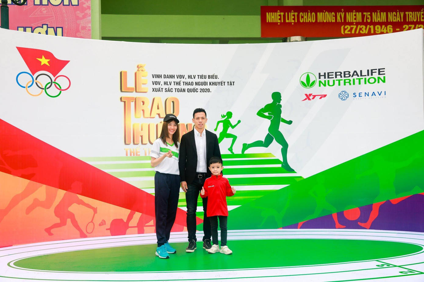 Tại Lễ trao thưởng, Bộ VHTTDL, Ủy ban Olympic Việt Nam, Trung ương Đoàn TNCS HCM công bố quyết định và tặng thưởng cho 23 VĐV, HLV tiêu biểu và VĐV, HLV người khuyết tật được bình chọn là vận động viên, huấn luyện viên xuất sắc năm 2020. Đáng chú ý trong danh sách này, VĐV đoạt danh hiệu VĐV tiêu biểu năm 2020 thuộc về tiền đạo Nguyễn Văn Quyết (CLB Hà Nội). Tiếp theo là võ sĩ Nguyễn Văn Đương; Nguyễn Thị Oanh, Lê Tú Chinh… Tại Lễ trao thưởng, Bộ VHTTDL, Ủy ban Olympic Việt Nam, Trung ương Đoàn TNCS HCM công bố quyết định và tặng thưởng cho 23 VĐV, HLV tiêu biểu và VĐV, HLV người khuyết tật được bình chọn là vận động viên, huấn luyện viên xuất sắc năm 2020. Đáng chú ý trong danh sách này, VĐV đoạt danh hiệu VĐV tiêu biểu năm 2020 thuộc về tiền đạo Nguyễn Văn Quyết (CLB Hà Nội). Tiếp theo là võ sĩ Nguyễn Văn Đương; Nguyễn Thị Oanh, Lê Tú Chinh…