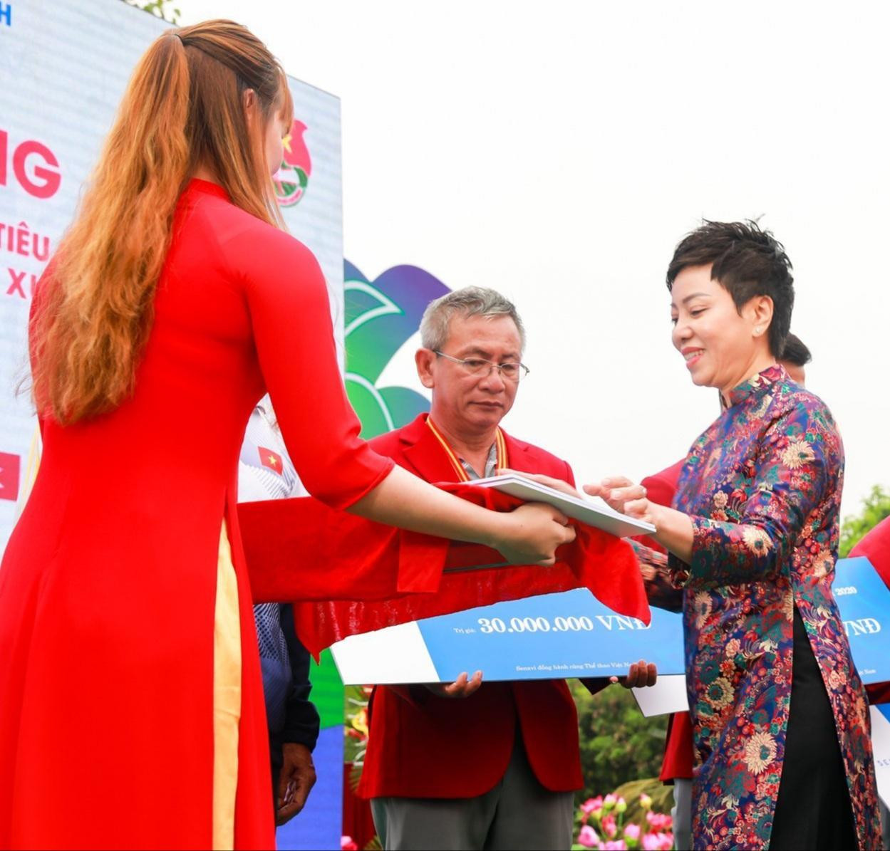 Luôn xác định gắn bó và đồng hành cùng Thể thao Việt Nam, bà Nguyễn Thị Nhung cho biết, với sự tri ân đối với các VĐV, HLV xuất sắc, bằng việc trao thưởng này, SENAVI mong muốn hỗ trợ và khích lệ để các VĐV, HLV tiếp tục đạt nhiều thành tích xuất sắc tại các kỳ đại hội thể thao lớn nhất như Olympic, Paralympic, Asian Games, SEA Games và ASEAN Para Games sắp tới. Luôn xác định gắn bó và đồng hành cùng Thể thao Việt Nam, bà Nguyễn Thị Nhung cho biết, với sự tri ân đối với các VĐV, HLV xuất sắc, bằng việc trao thưởng này, SENAVI mong muốn hỗ trợ và khích lệ để các VĐV, HLV tiếp tục đạt nhiều thành tích xuất sắc tại các kỳ đại hội thể thao lớn nhất như Olympic, Paralympic, Asian Games, SEA Games và ASEAN Para Games sắp tới.