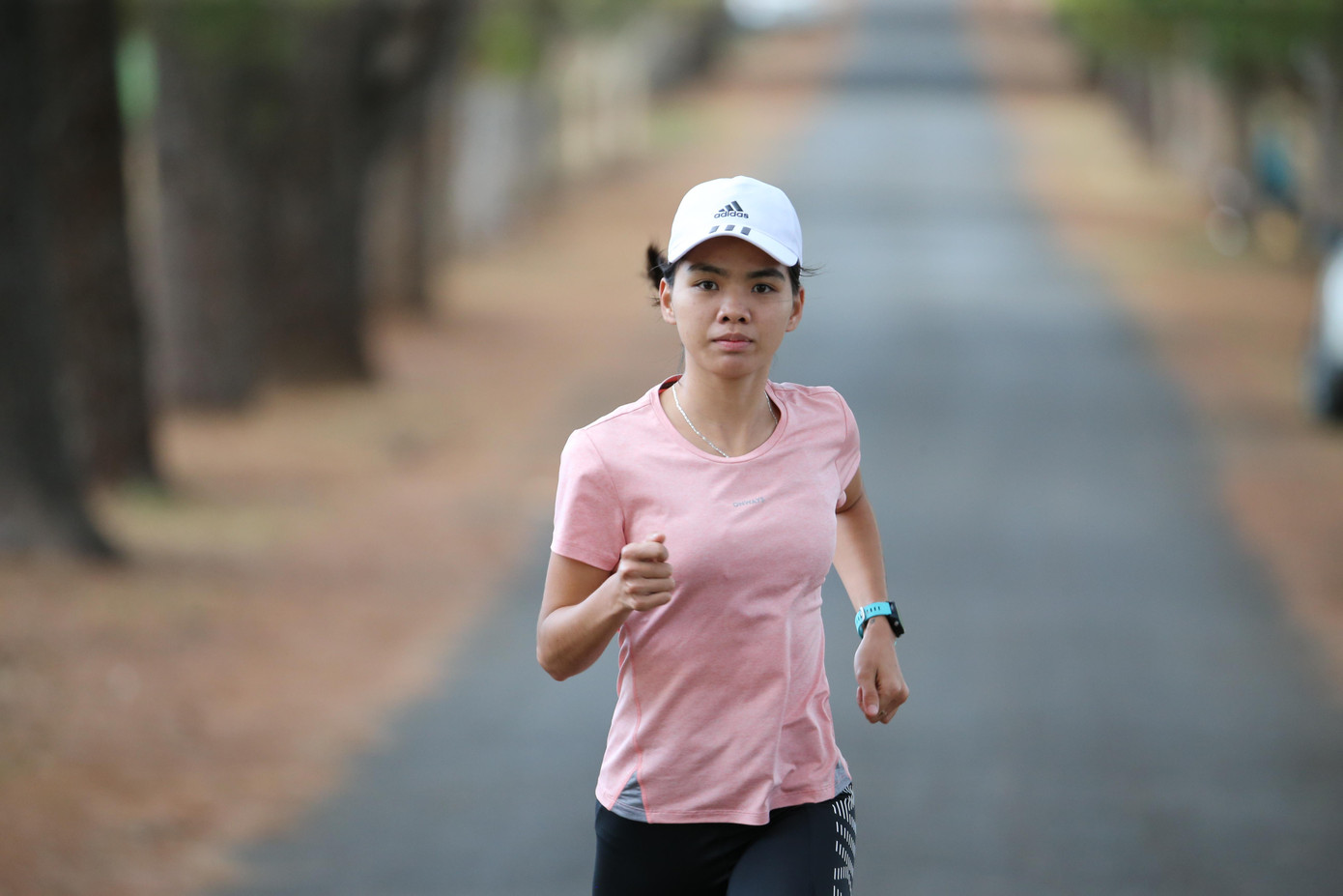 ĐKVĐ marathon nữ Hoàng Thị Ngọc Hoa. Ảnh: Như Ý