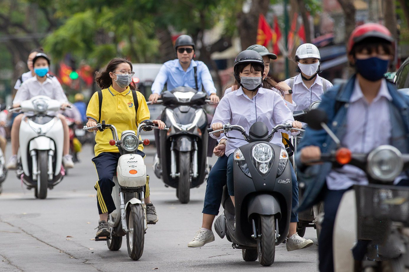 Đề xuất bổ sung quy định, người từ 16 dưới 18 tuổi điều khiển xe gắn máy có dung tích xi-lanh dưới 50cc hoặc xe máy điện phải có giấy phép lái xe hoặc chứng chỉ lái xe (ảnh minh họa).