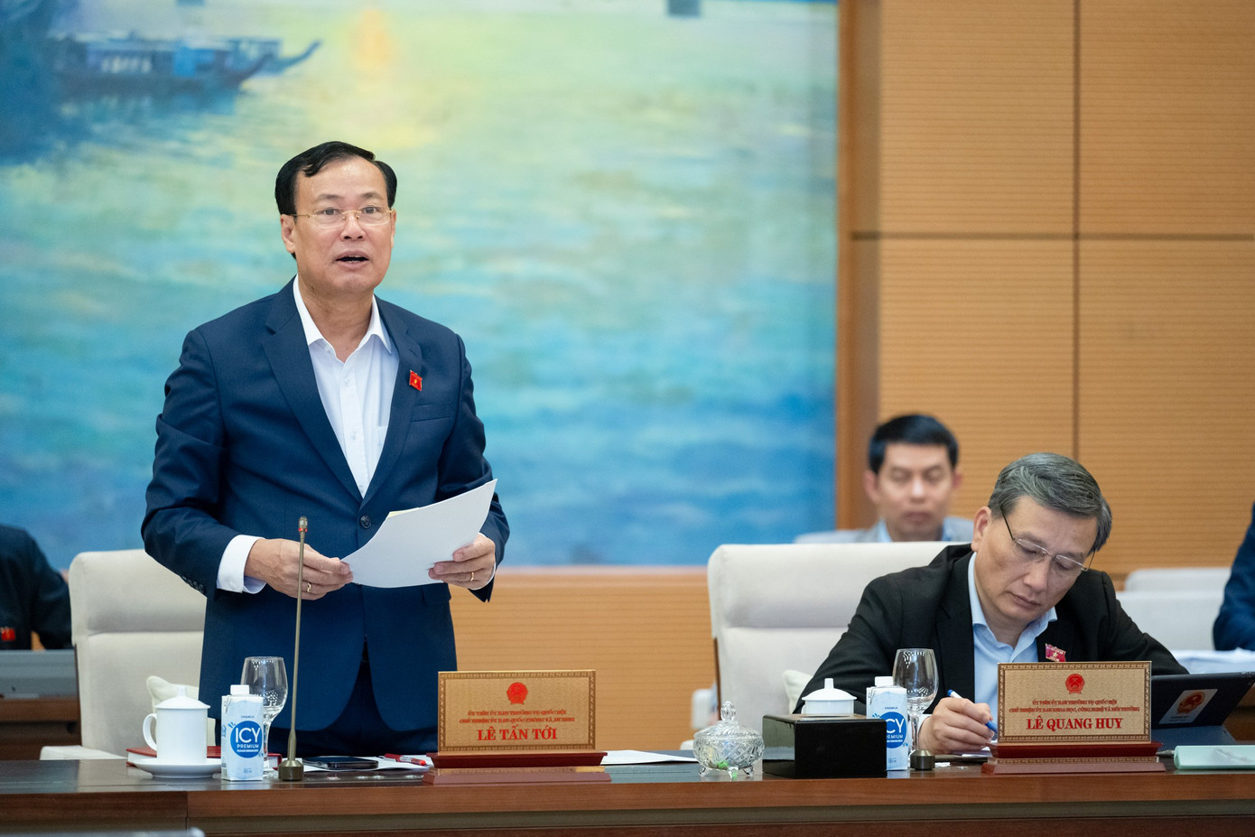 Chủ nhiệm Ủy ban Quốc phòng và An ninh Lê Tấn Tới. Chủ nhiệm Ủy ban Quốc phòng và An ninh Lê Tấn Tới.