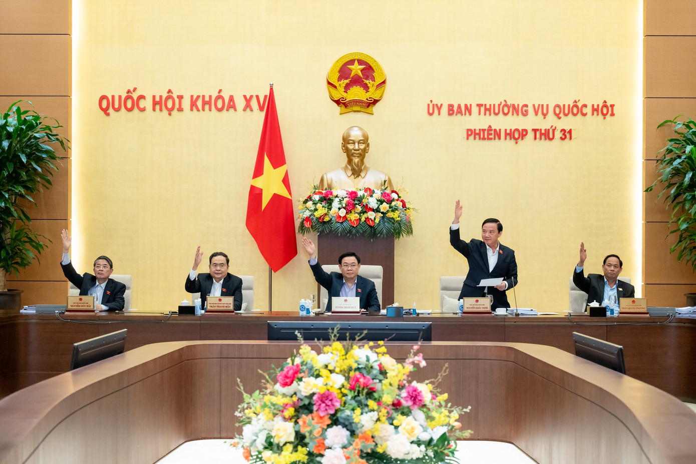 Ủy ban Thường vụ Quốc hội đã thống nhất thông qua hai dự thảo nghị quyết thành lập các đơn vị hành chính hai tỉnh