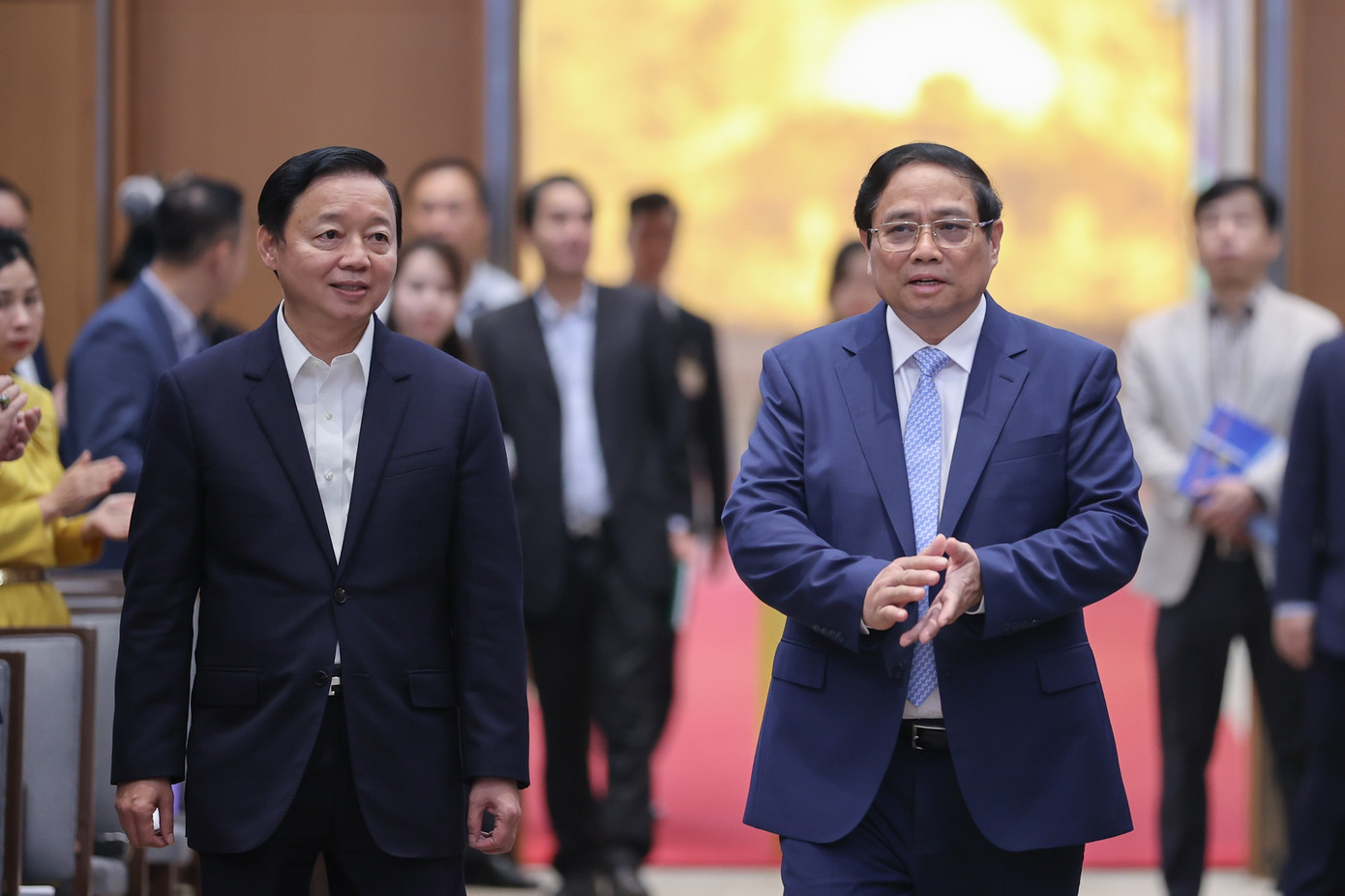 Thủ tướng chủ trì hội nghị tháo gỡ khó khăn cho nhà ở xã hội. Ảnh Đoàn Bắc