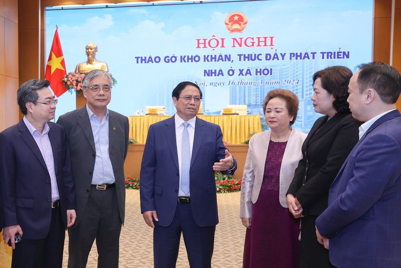 Thủ tướng cùng các đại biểu tham dự hội nghị. Ảnh Đoàn Bắc Thủ tướng cùng các đại biểu tham dự hội nghị. Ảnh Đoàn Bắc