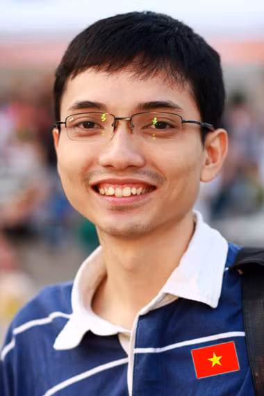 Lê Huy Sĩ là thủ khoa đầu vào 30 điểm năm 2005 của ĐH Ngoại thương, hiện là giảng viên marketing của trường này